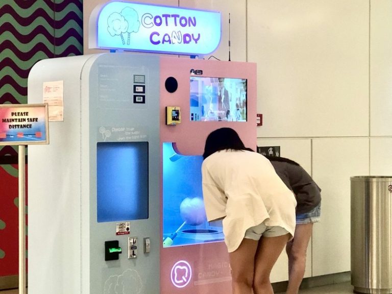 Get cotton candy on the go from vending machines at various malls in SG