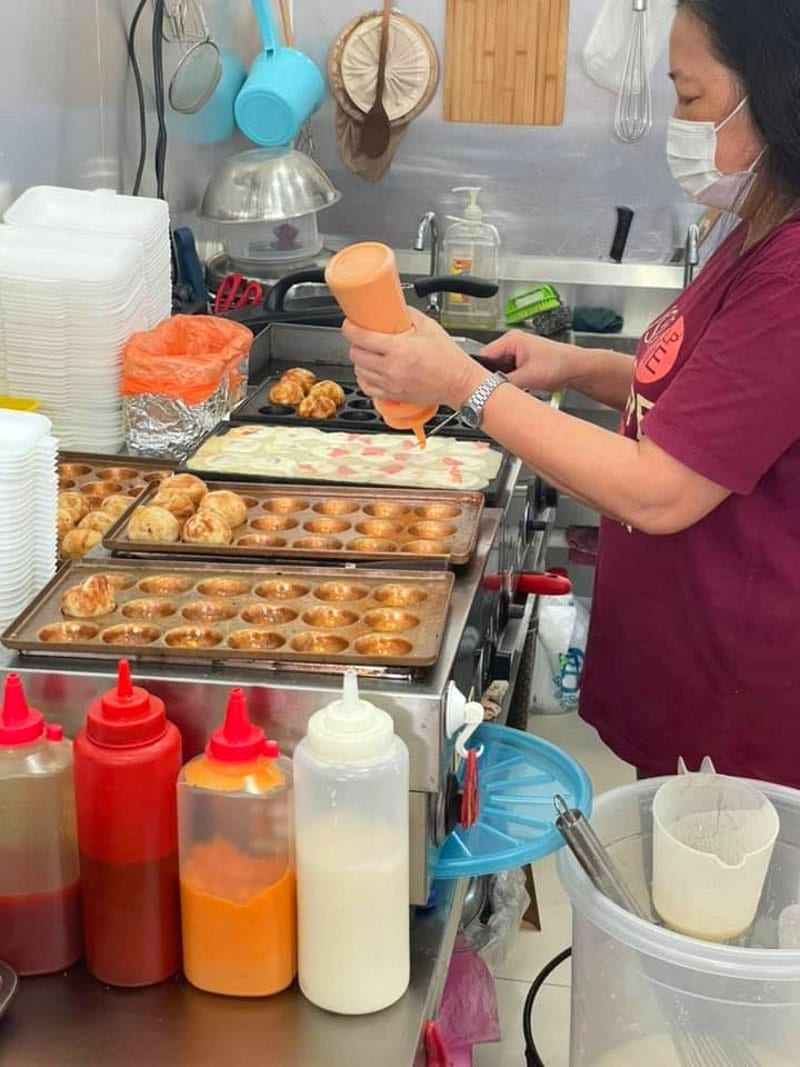 Get your nostalgic pasar malam takoyaki fix at Jayz Snacks at Sembawang