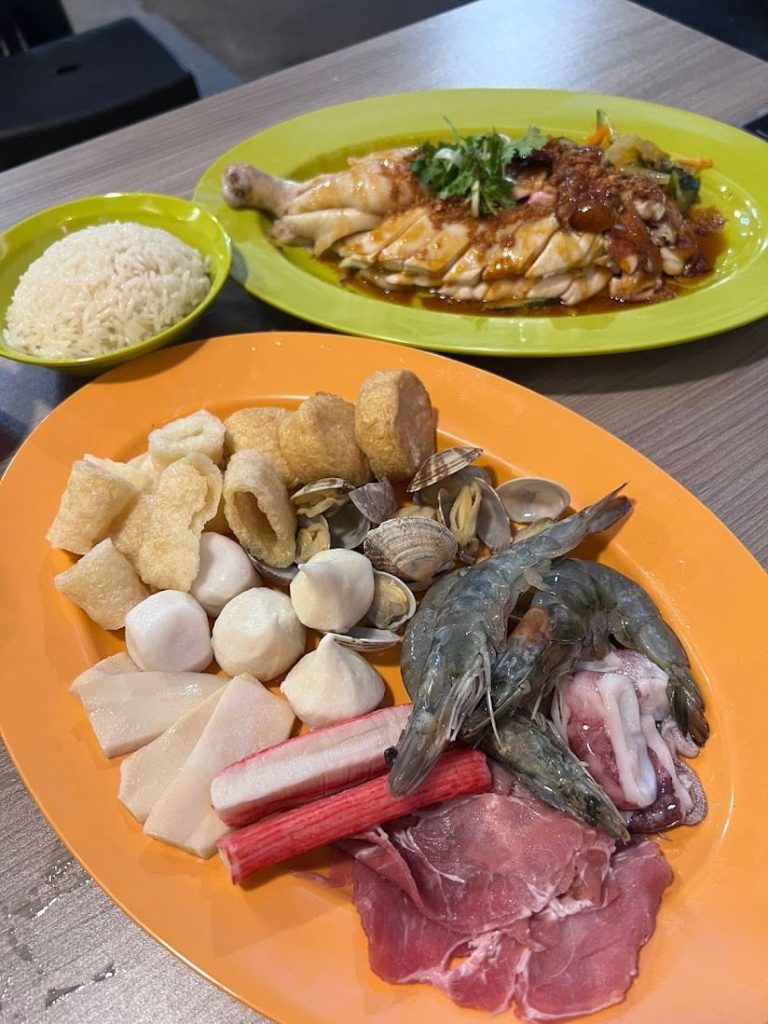 Feng Sheng Chicken Rice has steamboat & opens till 6am