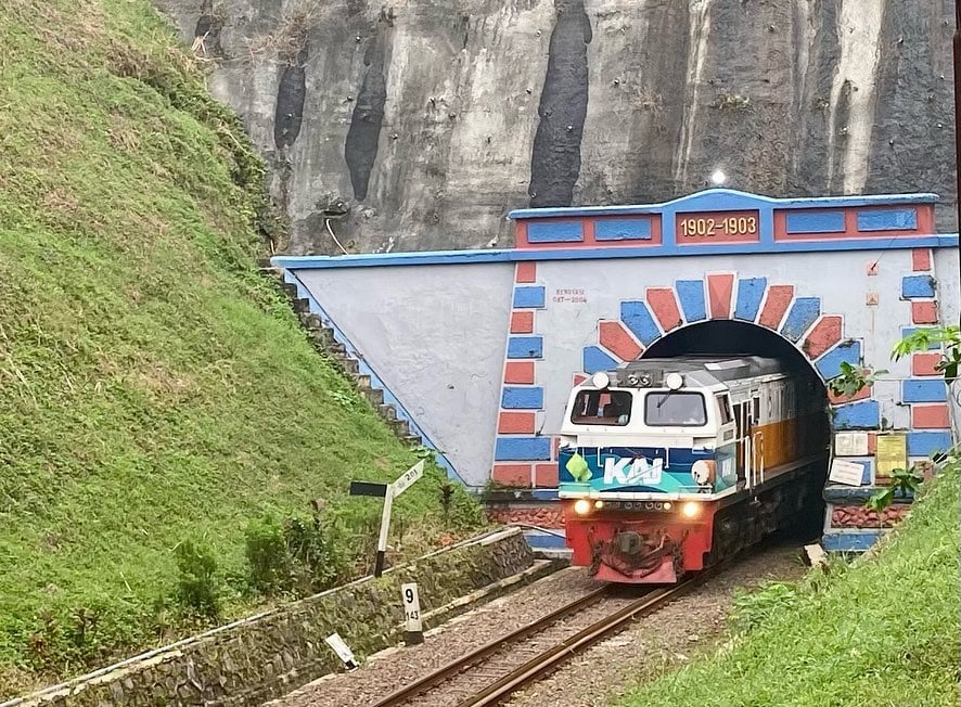 panoramic train Indonesia