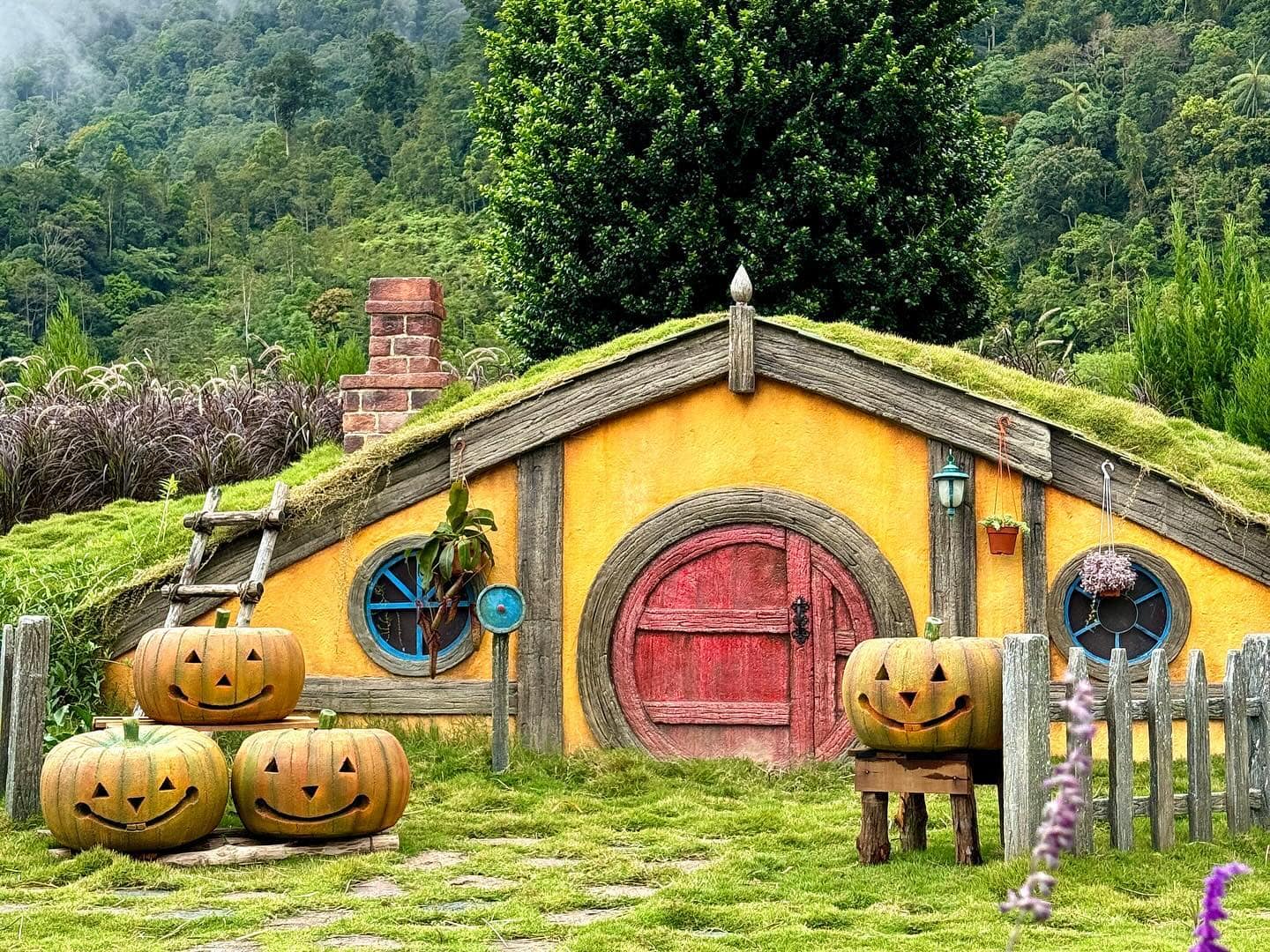 hobbitoon village