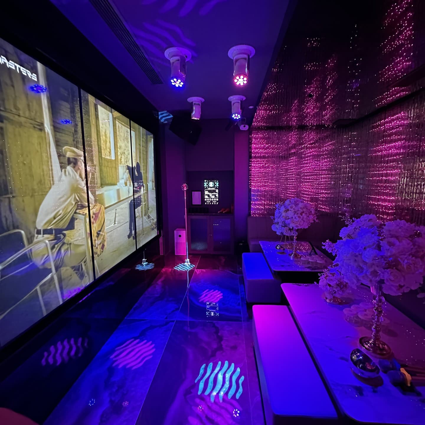 This cyber-themed KTV in town has "lightbike", 17 rooms and more