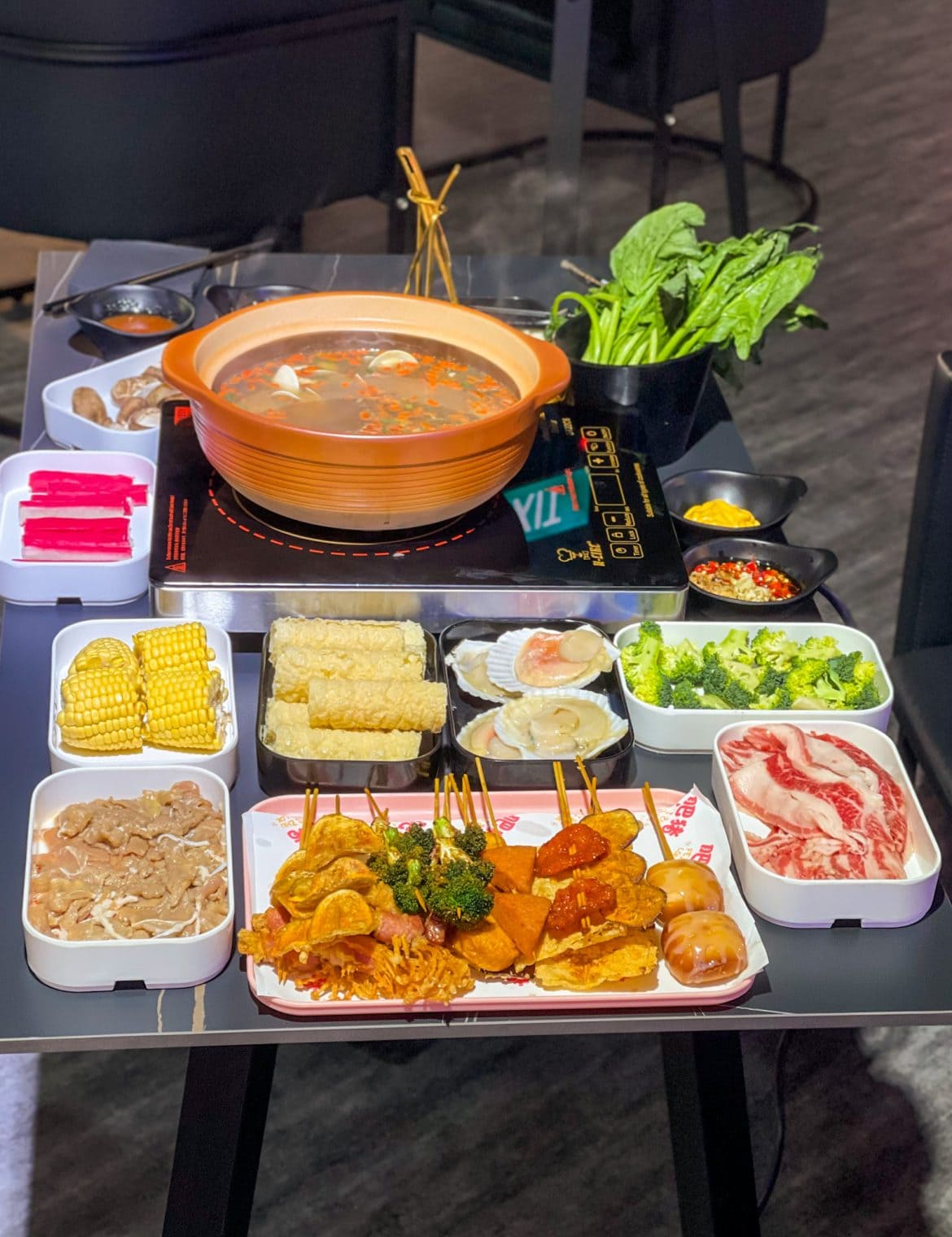 Fei Zhu Lok Lok opens in the East with S$1 skewers & lala hotpot