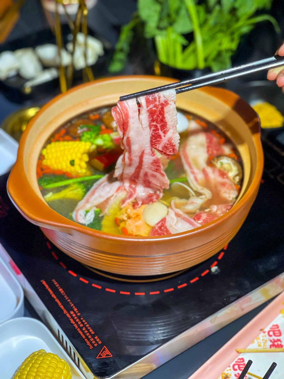Fei Zhu Lok Lok opens in the East with S$1 skewers & lala hotpot