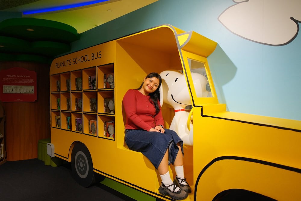 Snoopy Pop-up Library - Peanuts School Bus